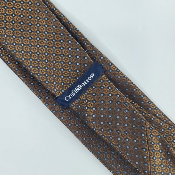 CROFT & BARROW Silk Brown Neck Tie. - Picture 3 of 6